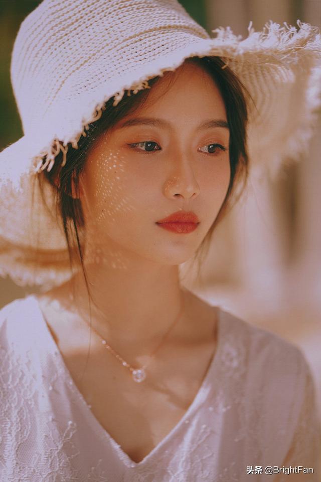 极品美女白皙性感撩人唯美写真图片