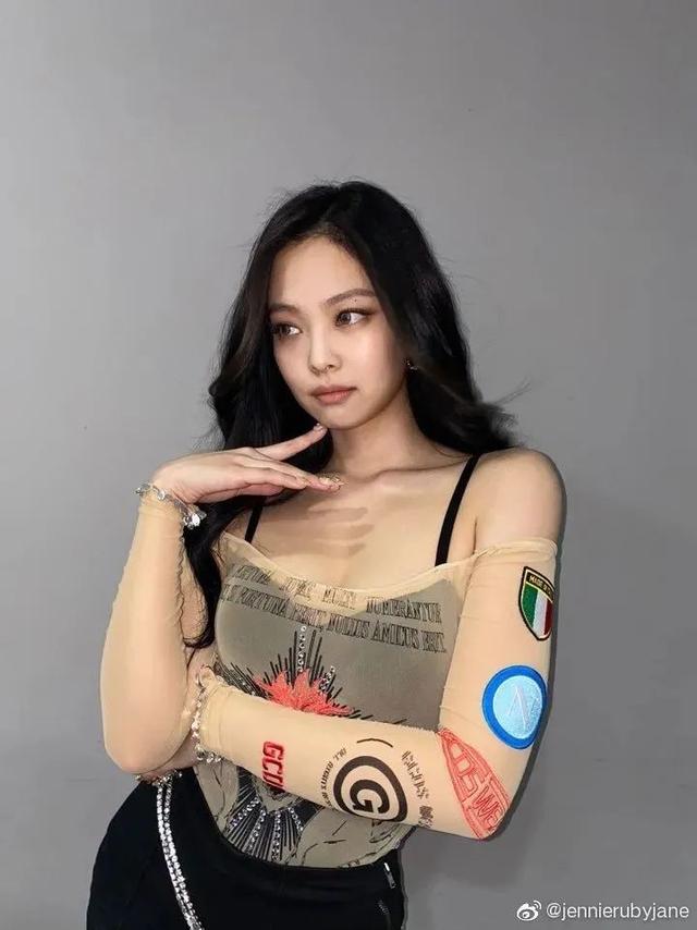 Lisa、Jennie这些充满魅力的娃娃脸女生，到底是怎么化妆的？