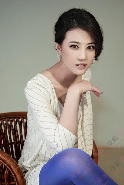 蜂腰美背、酥胸长腿，8位开年爆火的“半老徐娘”，越老越有韵味