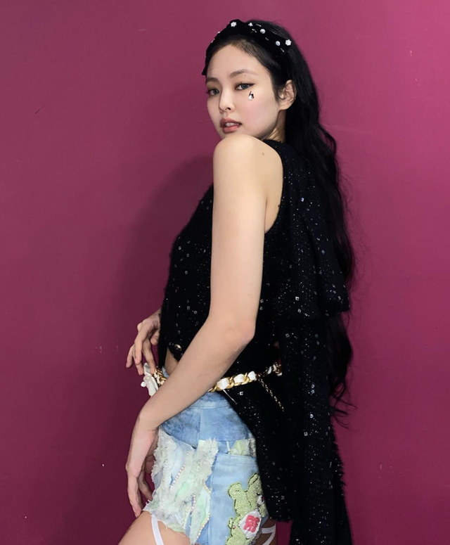 Lisa、Jennie这些充满魅力的娃娃脸女生，到底是怎么化妆的？