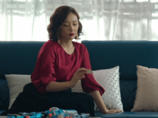 蜂腰美背、酥胸长腿，8位开年爆火的“半老徐娘”，越老越有韵味