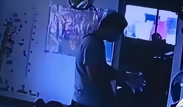 三大“恶魔”，12年残害9名女性，做成装饰品，事后死不认罪