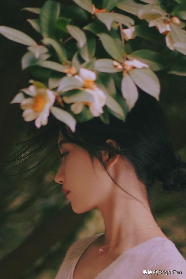 极品美女白皙性感撩人唯美写真图片
