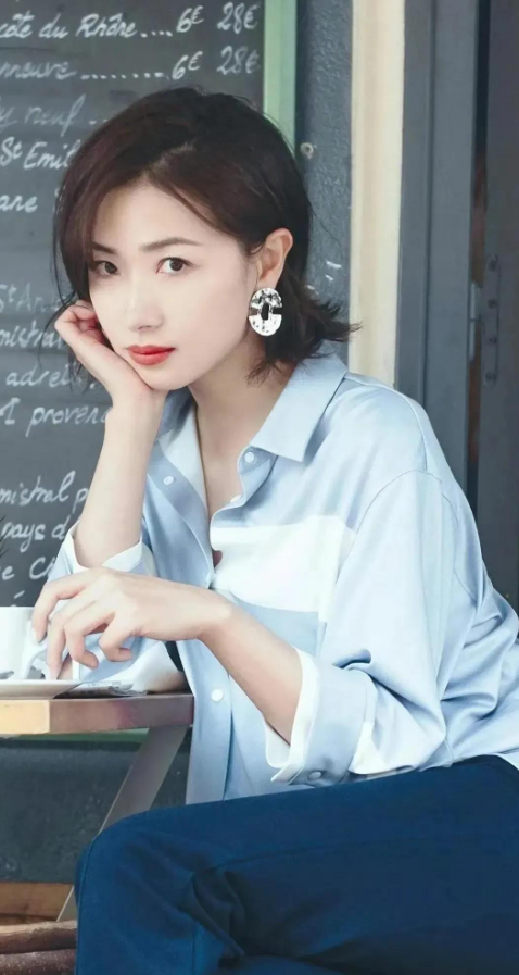 蜂腰美背、酥胸长腿，8位开年爆火的“半老徐娘”，越老越有韵味