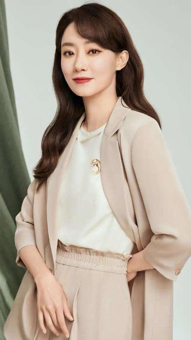 盘点2022十大人气女星，杨幂仅排第二，刘亦菲意外上榜