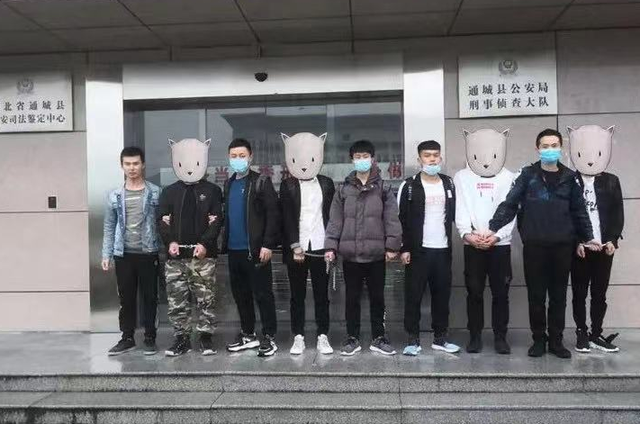 山东一小伙网上约四小时的“美女服务”被骗近10万，这些“美女”竟都是男人