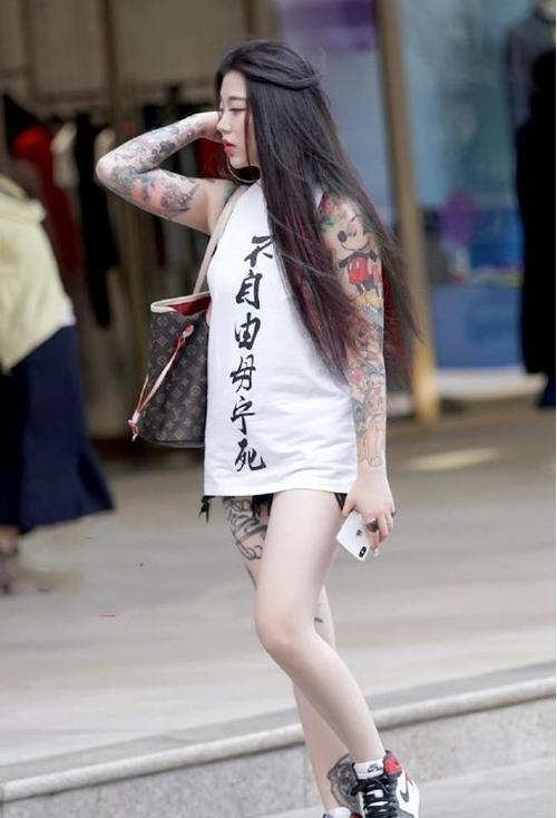 龙纹身的女孩和要个性的无知