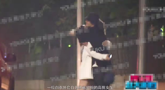 27岁赵志伟恋情曝光？与女子当街甜蜜拥吻，女方身材高挑气质佳