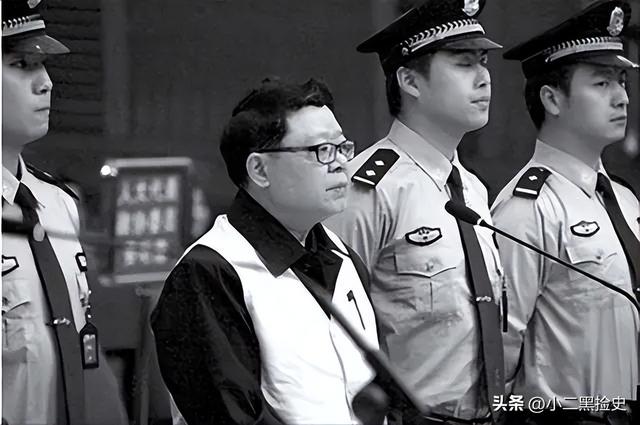 重庆涉黑大老虎，霸占女警花10年，与12位女明星有染，被判死刑