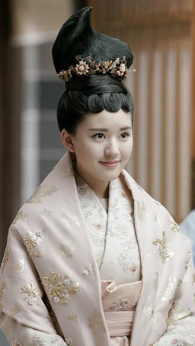 盘点2022十大人气女星，杨幂仅排第二，刘亦菲意外上榜