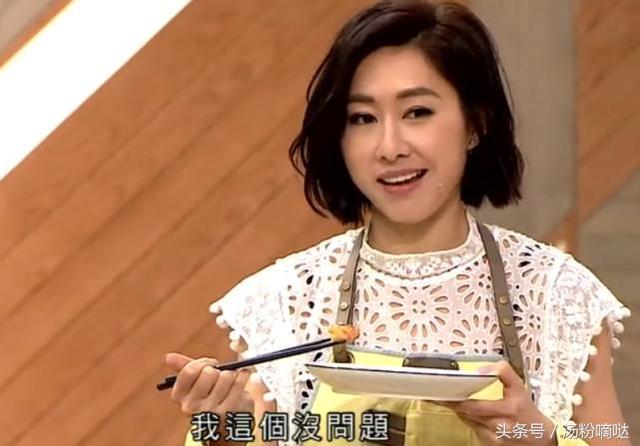 《美女厨房》女星们也进厨房，李施嬅煮意面像钢丝，胡定欣遭群嘲