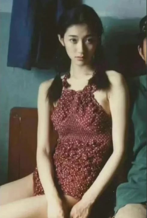 蜂腰美背、酥胸长腿，8位开年爆火的“半老徐娘”，越老越有韵味