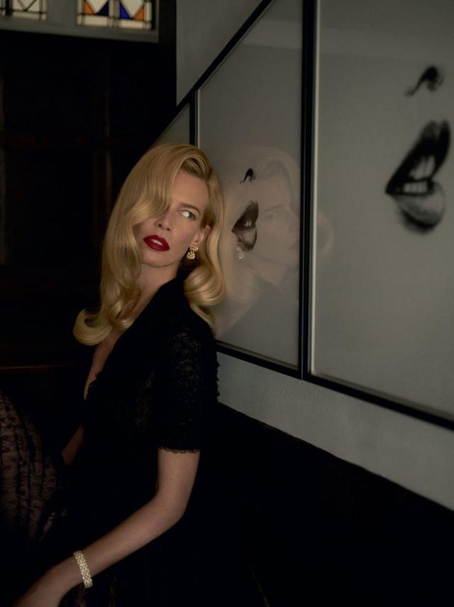 德国超模克劳迪娅·希弗 (Claudia Schiffer)拍摄的时尚杂志大片