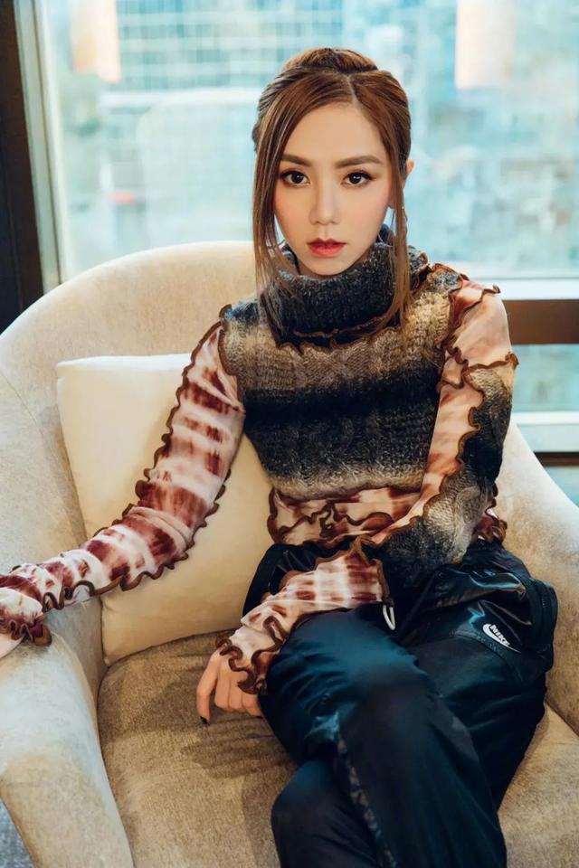 Lisa、Jennie这些充满魅力的娃娃脸女生，到底是怎么化妆的？