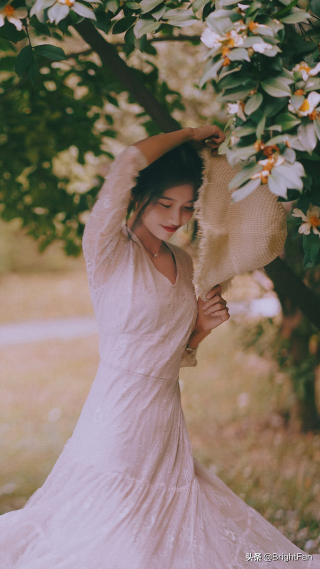 极品美女白皙性感撩人唯美写真图片