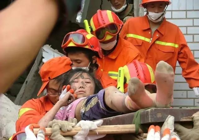 地震幸存的“钢腿女孩” 没躲过网暴，这是心理阴暗见不得别人好？
