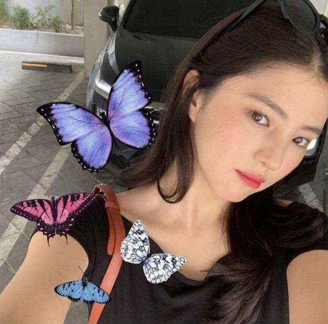 她烟酒皆会，是一位“坏女孩”，但她穿着百搭好看，不输时尚大咖