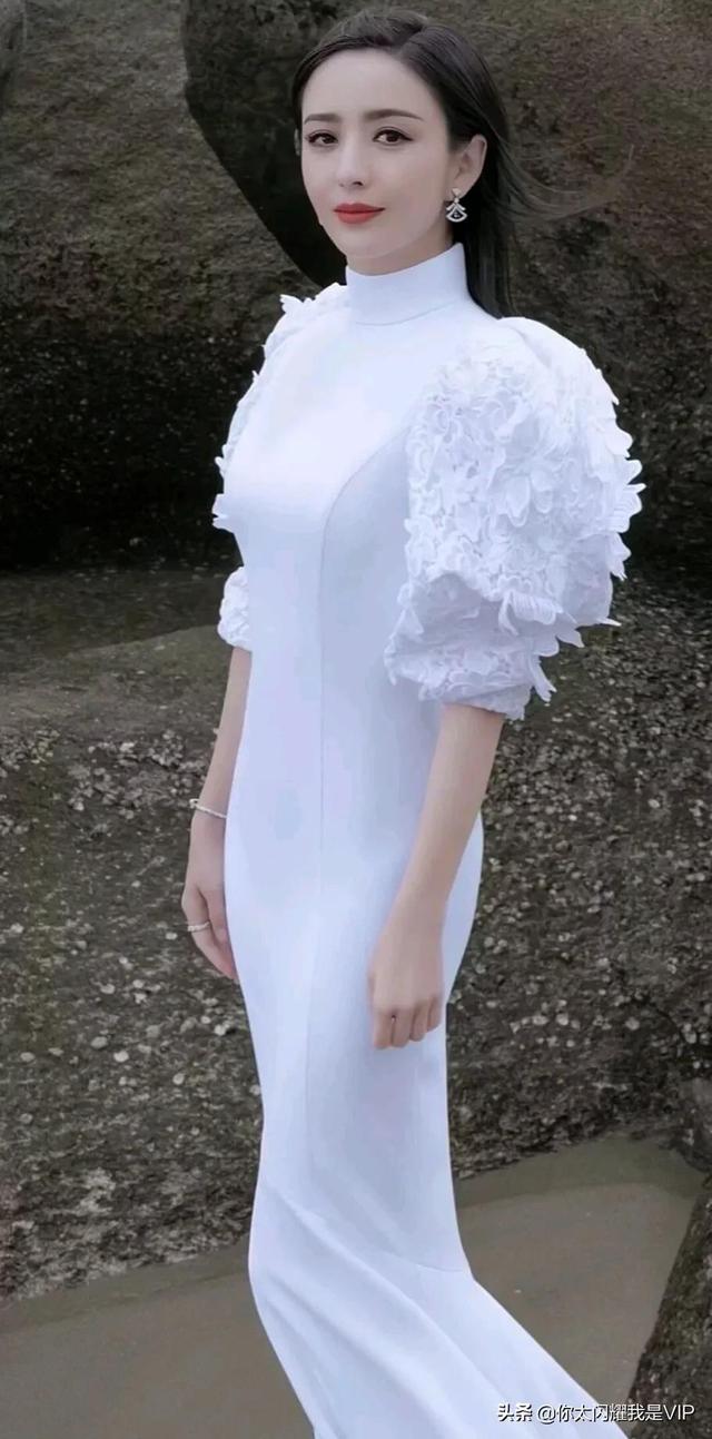 美女如画，高清壁纸供您欣赏