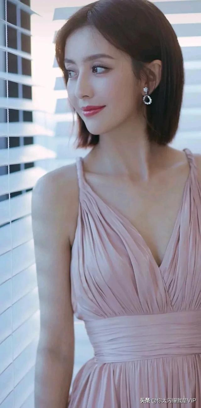 美女如画，高清壁纸供您欣赏