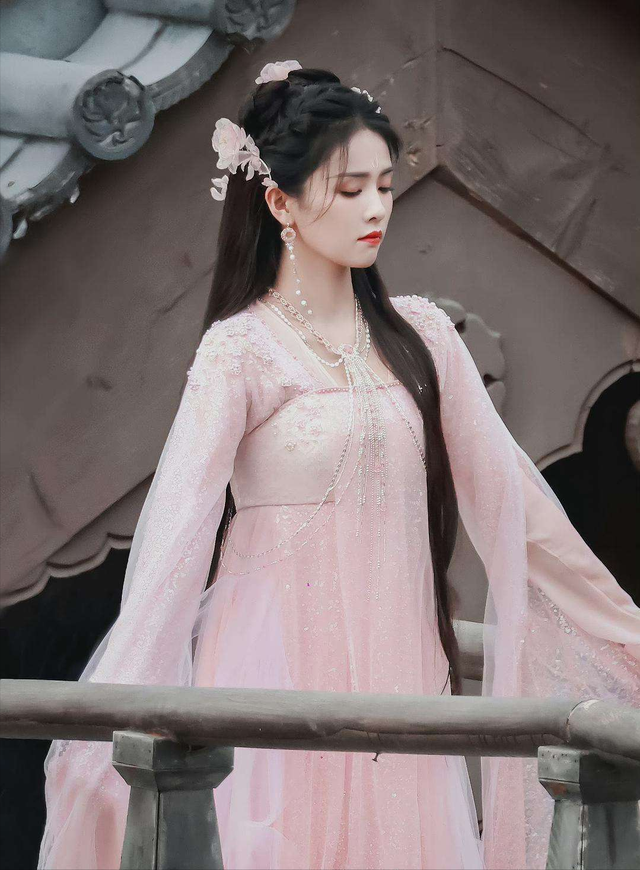 盘点2022十大人气女星，杨幂仅排第二，刘亦菲意外上榜