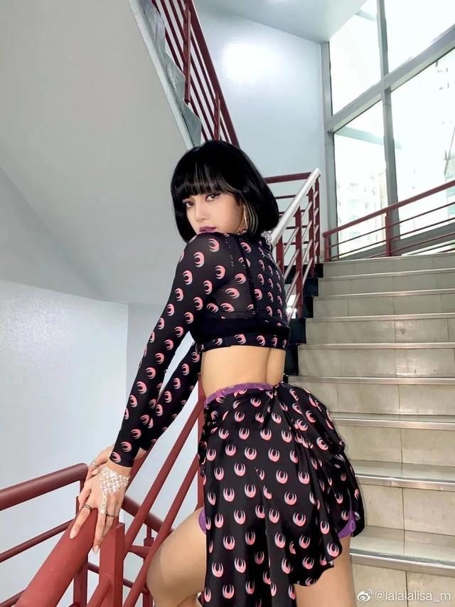 Lisa、Jennie这些充满魅力的娃娃脸女生，到底是怎么化妆的？