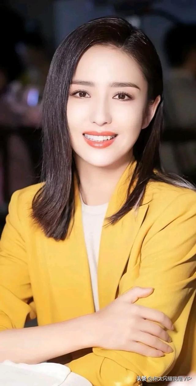 美女如画，高清壁纸供您欣赏