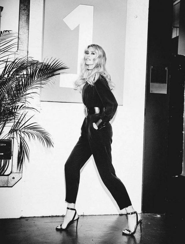 德国超模克劳迪娅·希弗 (Claudia Schiffer)拍摄的时尚杂志大片