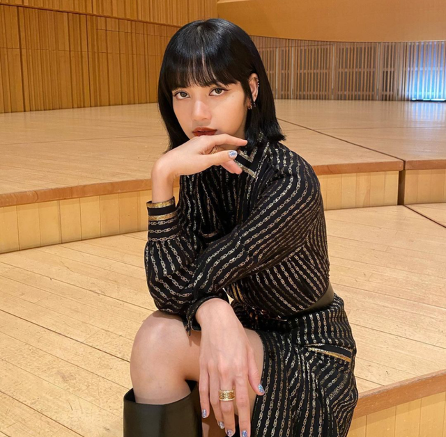 Lisa、Jennie这些充满魅力的娃娃脸女生，到底是怎么化妆的？