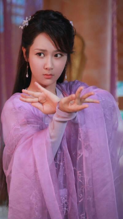 盘点2022十大人气女星，杨幂仅排第二，刘亦菲意外上榜