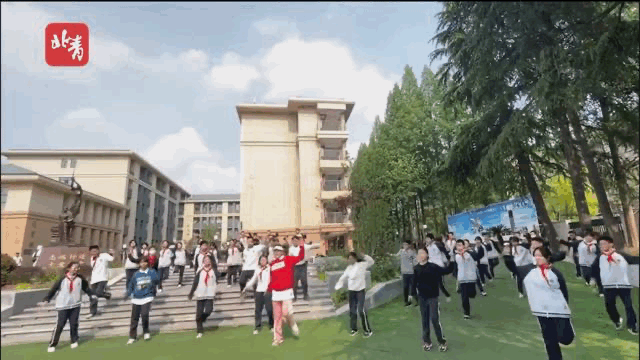 22岁“刘畊宏女孩”跳操3天眼底出血，哪个动作错了？