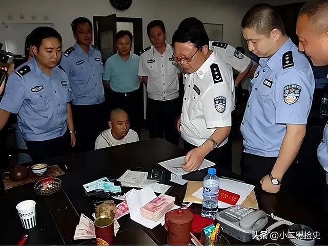 重庆涉黑大老虎，霸占女警花10年，与12位女明星有染，被判死刑