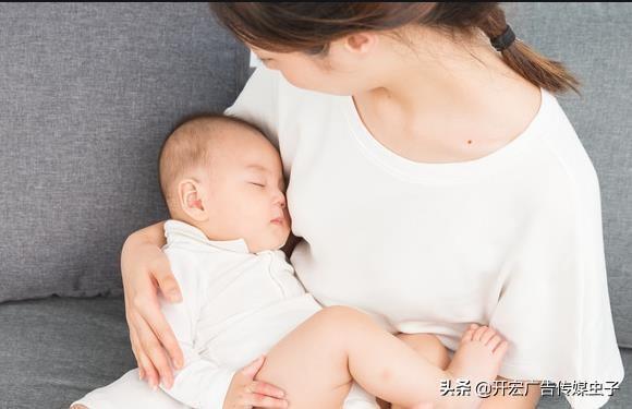 没有界限的母爱多可怕，14岁男孩睡前习惯“摸胸”，妈妈半夜惊醒