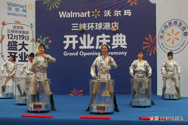 湖北宜昌:美女打鼓热舞,性感十足