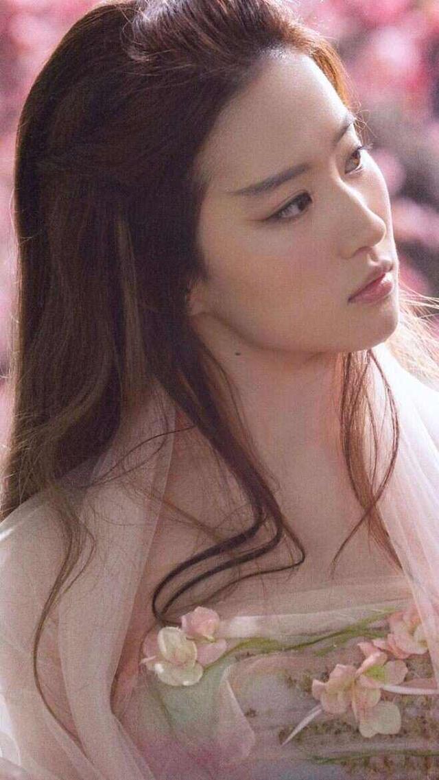 盘点2022十大人气女星，杨幂仅排第二，刘亦菲意外上榜