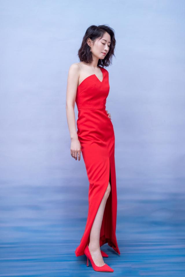蜂腰美背、酥胸长腿，8位开年爆火的“半老徐娘”，越老越有韵味