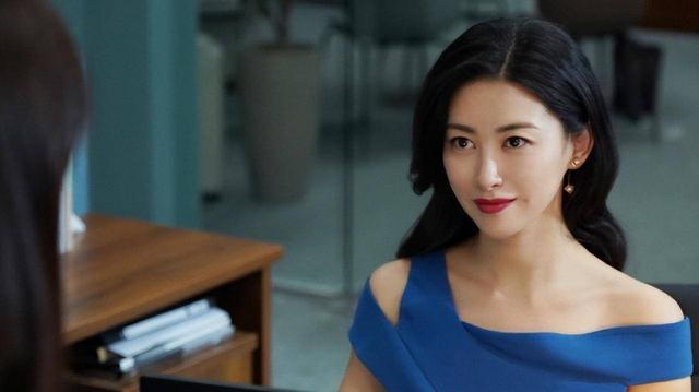 蜂腰美背、酥胸长腿，8位开年爆火的“半老徐娘”，越老越有韵味
