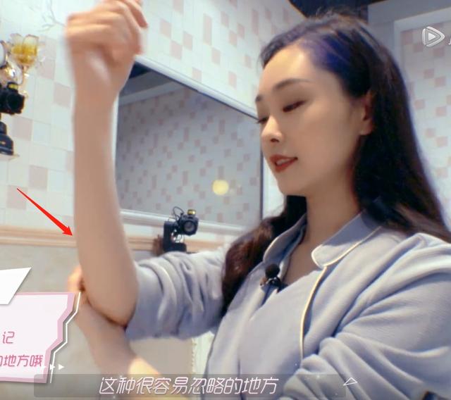 有一种“炫富”叫宋轶，别人精油省着涂，她却当作身体乳全身抹遍