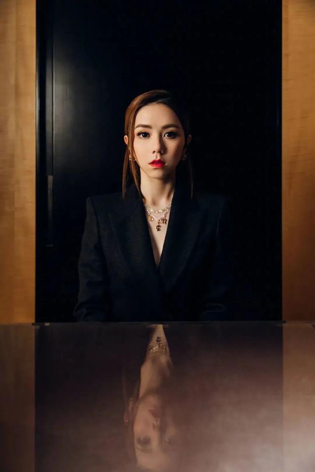 Lisa、Jennie这些充满魅力的娃娃脸女生，到底是怎么化妆的？