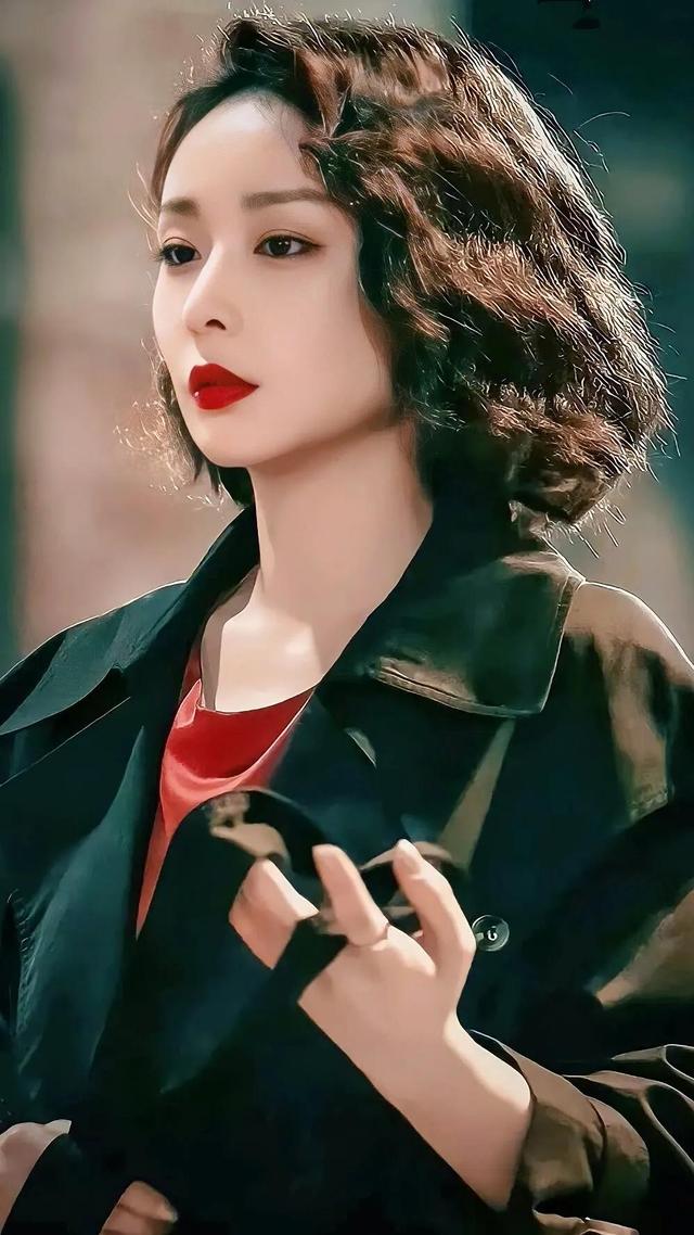 蜂腰美背、酥胸长腿，8位开年爆火的“半老徐娘”，越老越有韵味