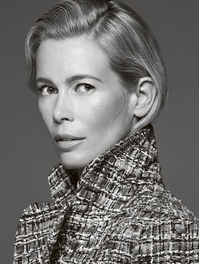 德国超模克劳迪娅·希弗 (Claudia Schiffer)拍摄的时尚杂志大片