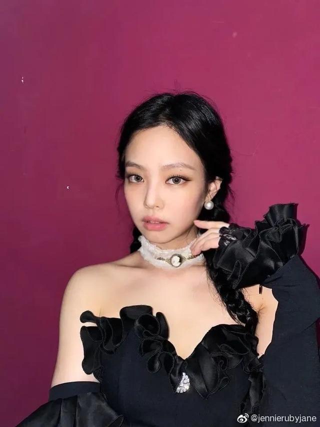 Lisa、Jennie这些充满魅力的娃娃脸女生，到底是怎么化妆的？