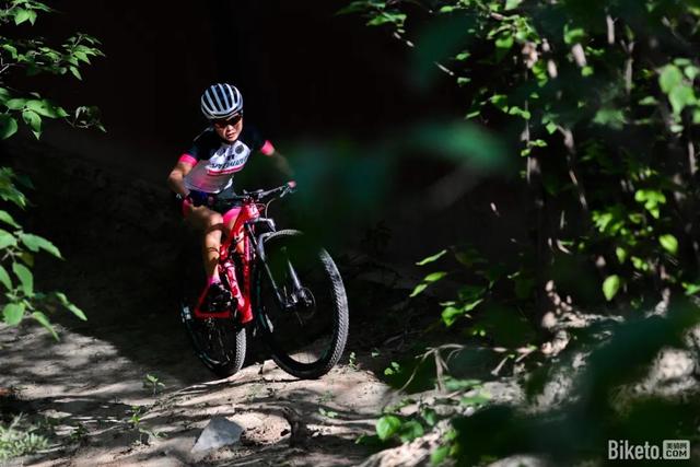 单车美女丨亚洲首位EPIC女王张曦浠