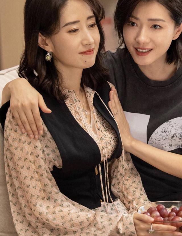 蜂腰美背、酥胸长腿，8位开年爆火的“半老徐娘”，越老越有韵味