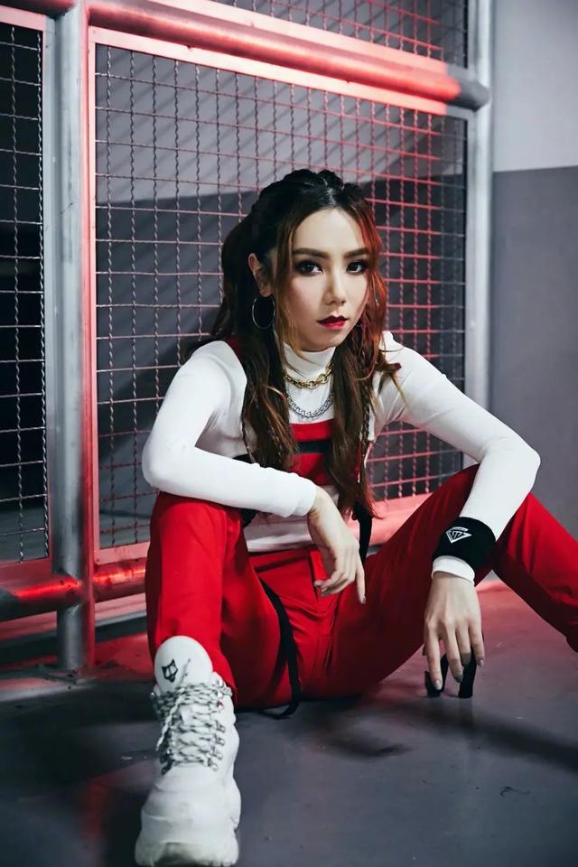 Lisa、Jennie这些充满魅力的娃娃脸女生，到底是怎么化妆的？