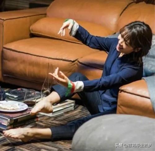 是当过兵的原因吗？看看刘涛和孙俪又大又粗的脚丫子
