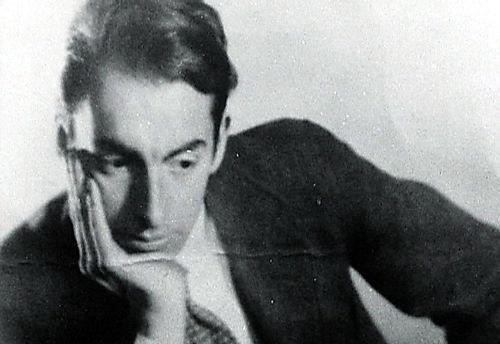 聂鲁达：是谁用烟云般的字体，在南方的群星间写下你的名字