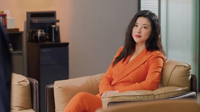 蜂腰美背、酥胸长腿，8位开年爆火的“半老徐娘”，越老越有韵味