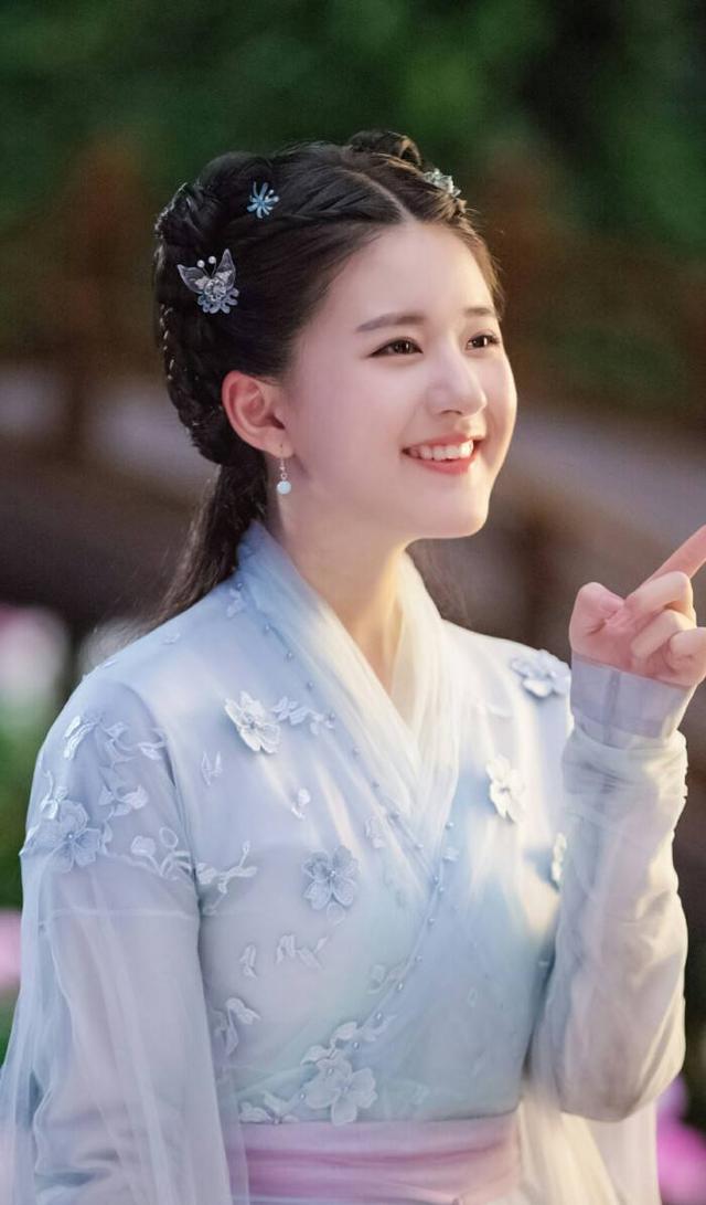 盘点2022十大人气女星，杨幂仅排第二，刘亦菲意外上榜