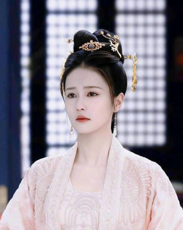 盘点2022十大人气女星，杨幂仅排第二，刘亦菲意外上榜