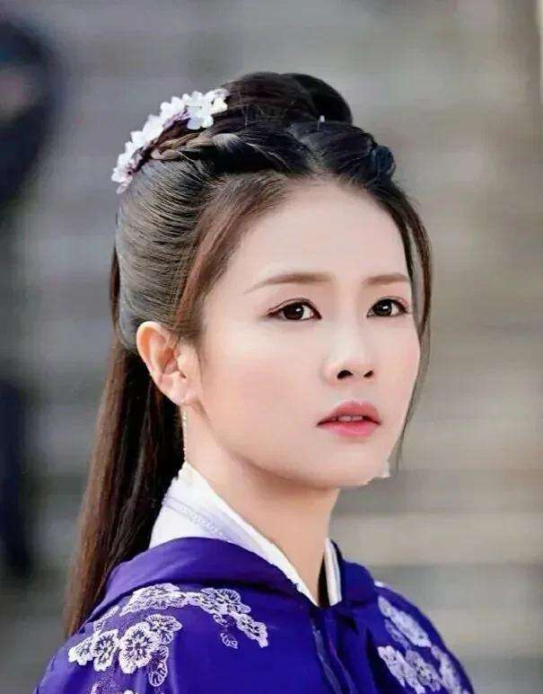 盘点2022十大人气女星，杨幂仅排第二，刘亦菲意外上榜